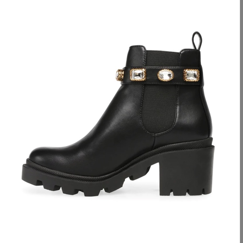 Steve Madden Amulet boots